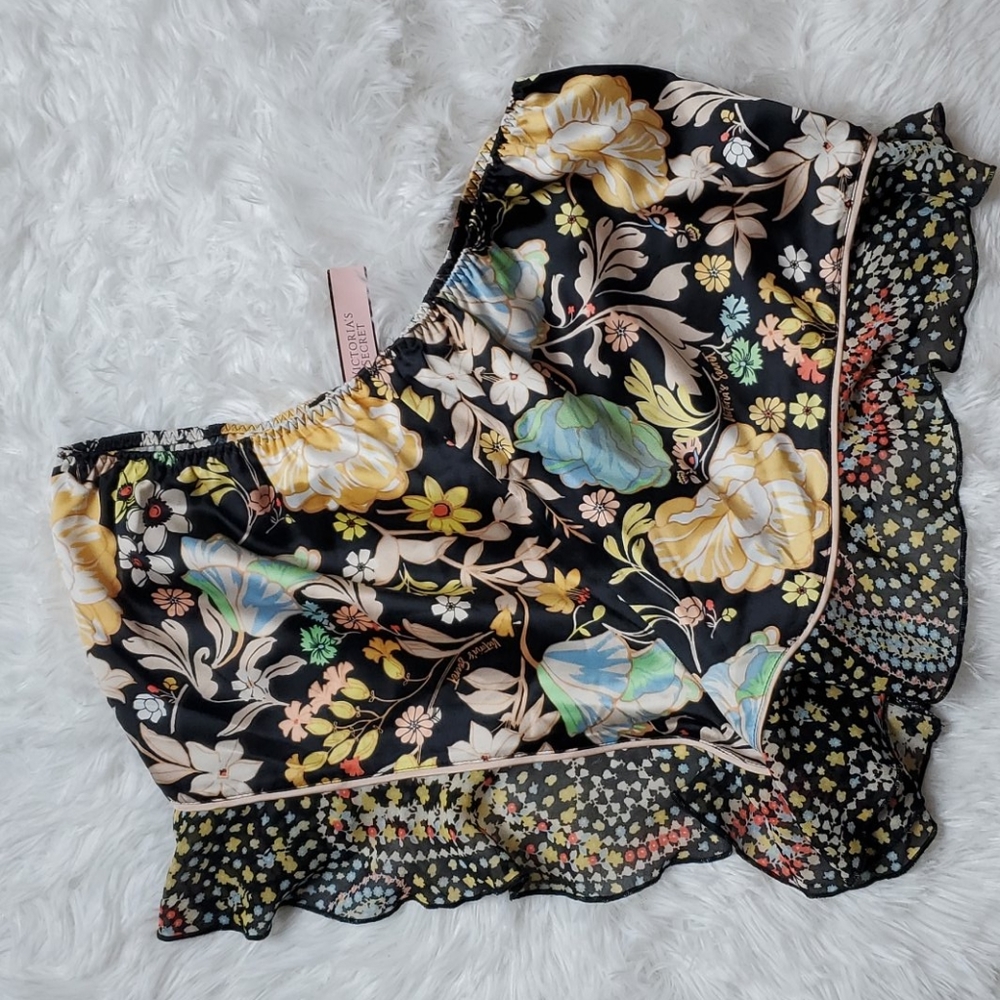 Victoria’s Secret Satin Sleep Shorts - Picture 6 of 8